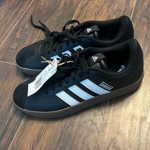 Women’s 8.5 adidas VL Court 3.0